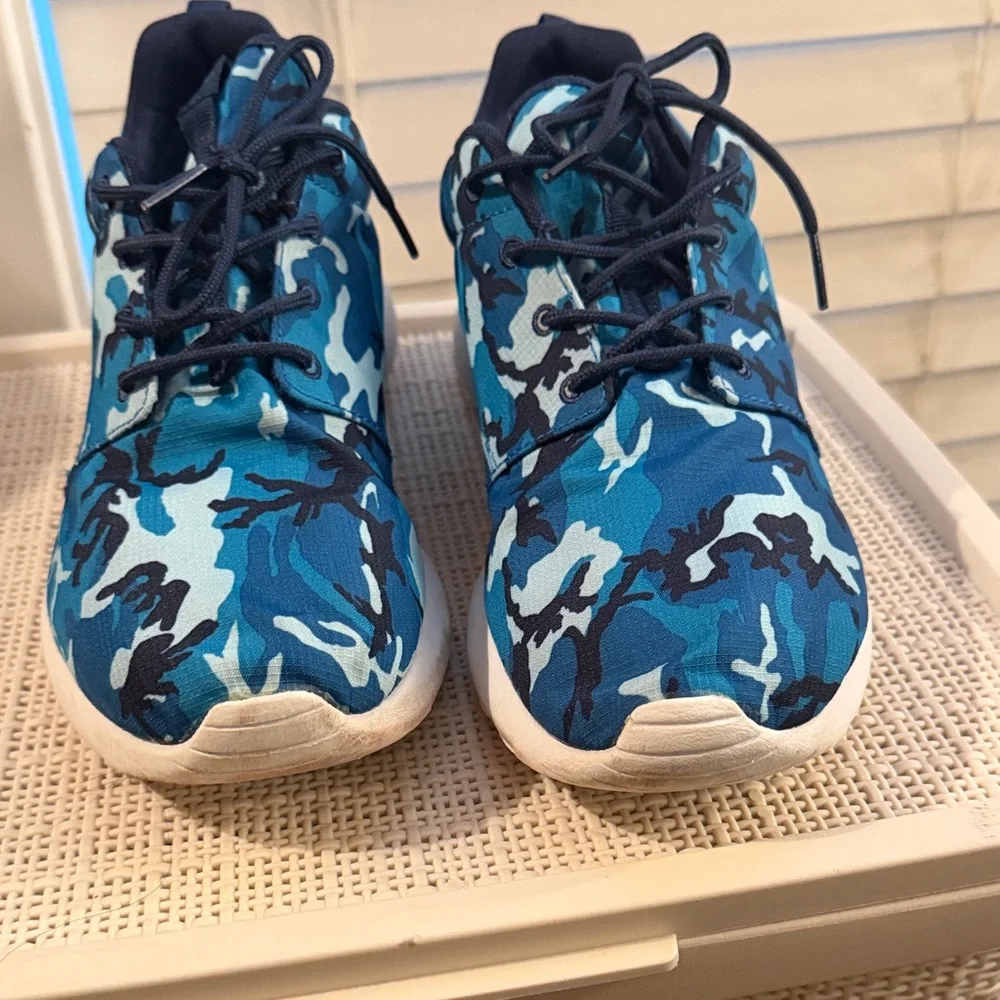 Nike Blue and White Camouflage Athletic Shoes - Picture 6 of 6